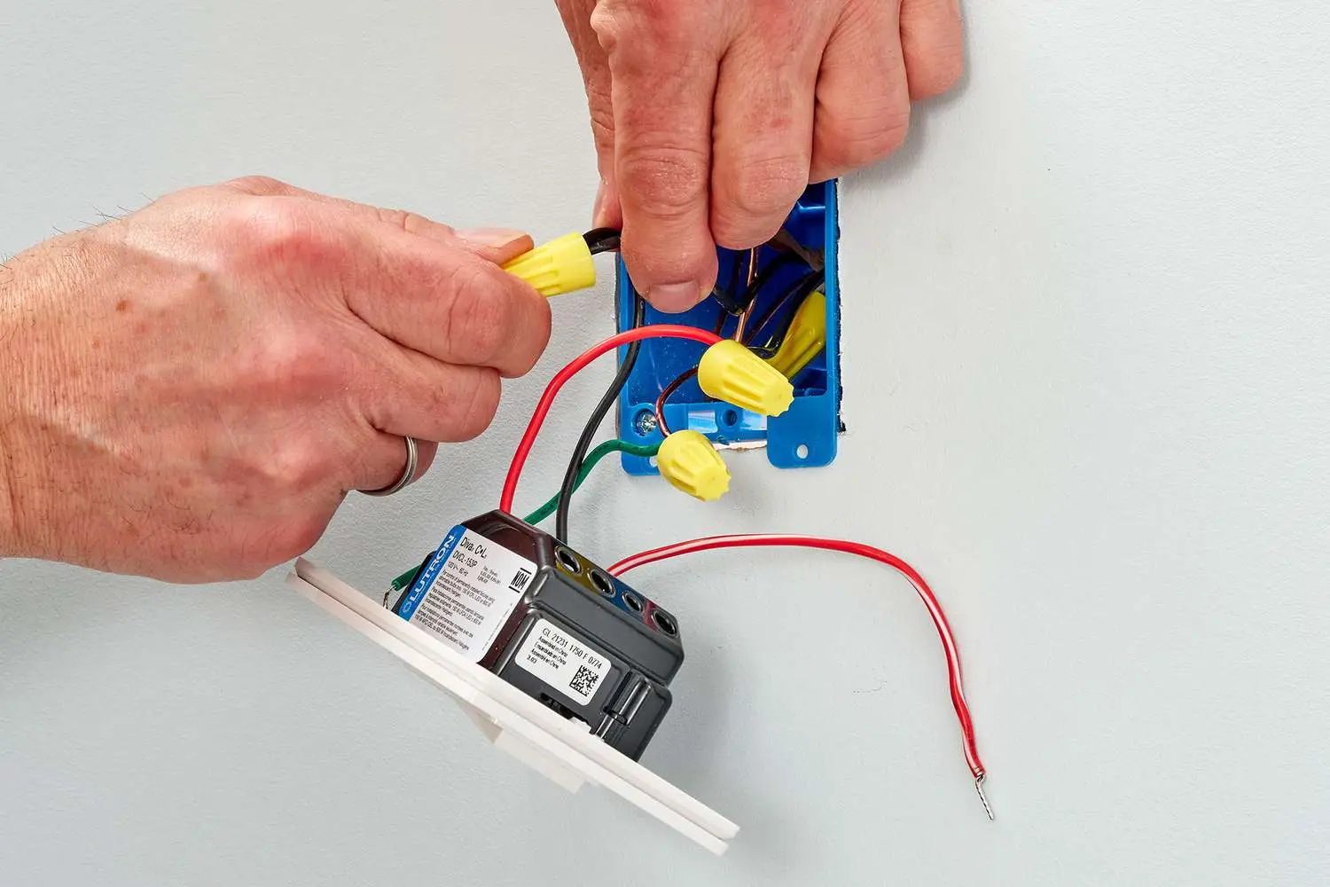 Installer setting LED dimmer controls – Leduc ensuite